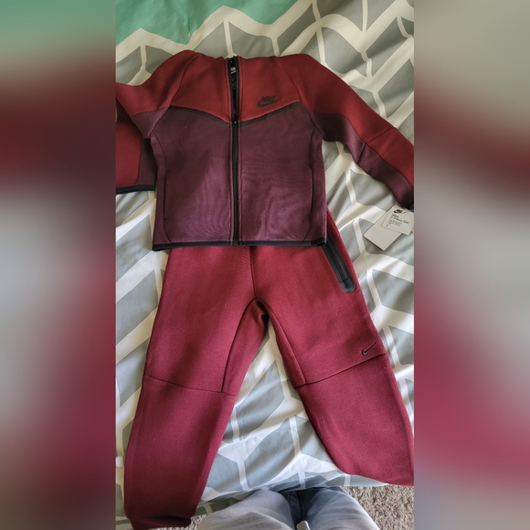 Nike Other - Nike Tech Fleece Tracksuit Little Kids Size 7